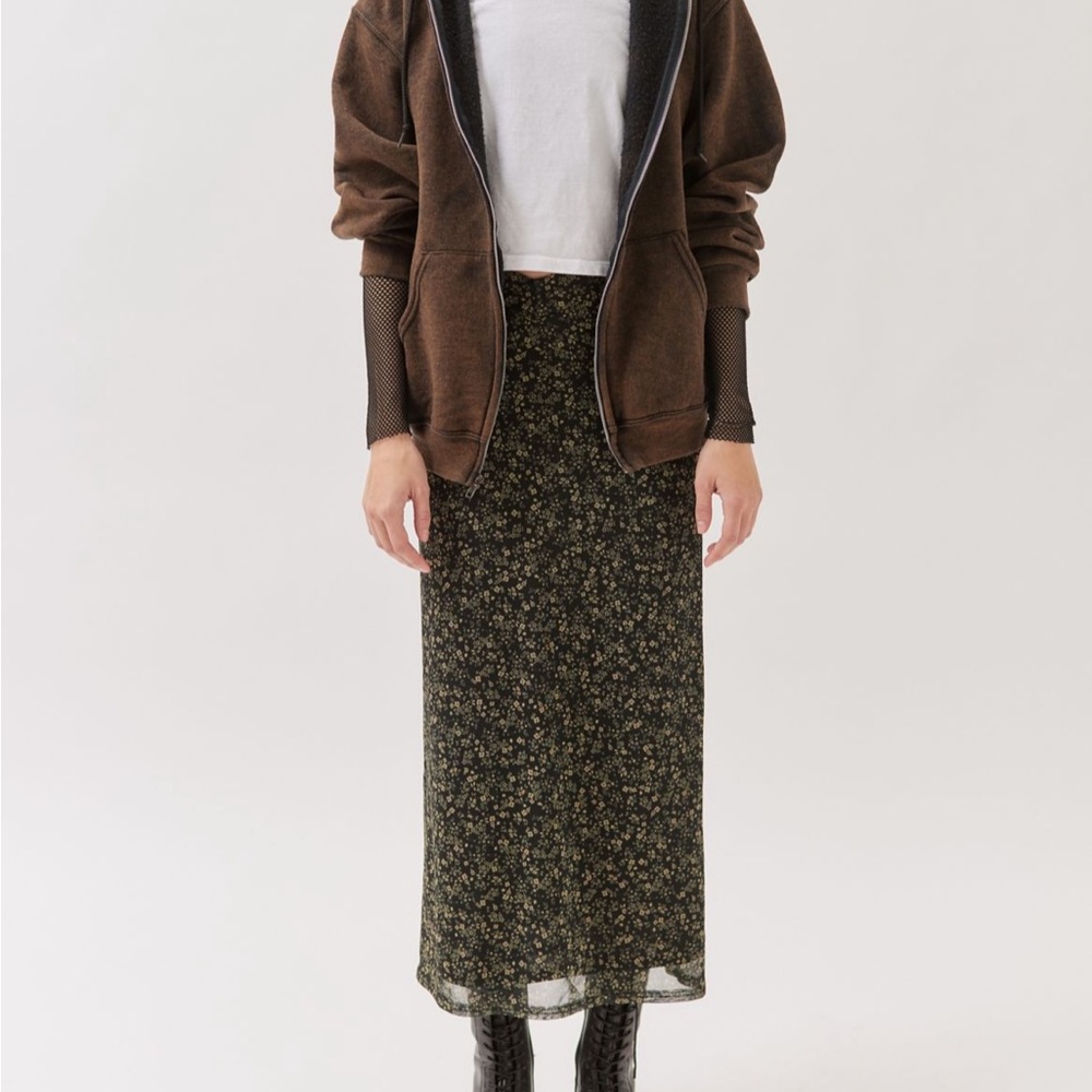 UO Gwen Printed V-Front Midi Skirt